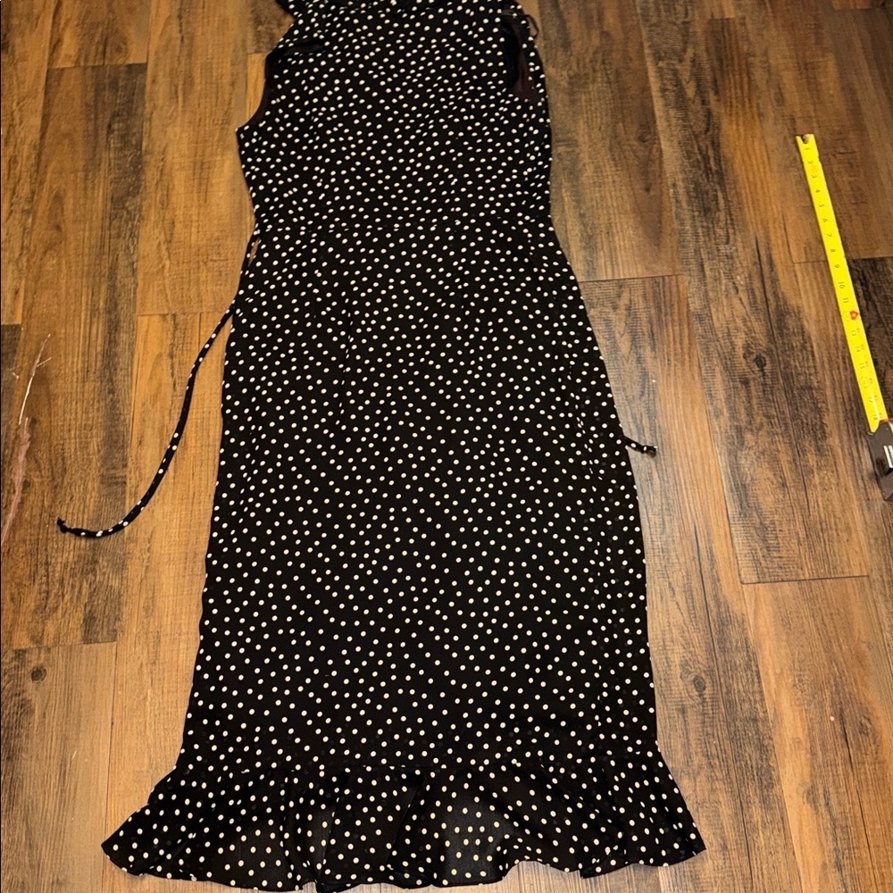 Lois Snyder Dani Max ruffle wrap dress in black with white polka dots - Picture 12 of 12